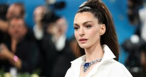 78WIN uy tín đồng hành cùng tin tức giải trí: Anne Hathaway chia sẻ hành trình hồi phục thị lực sau 10 năm